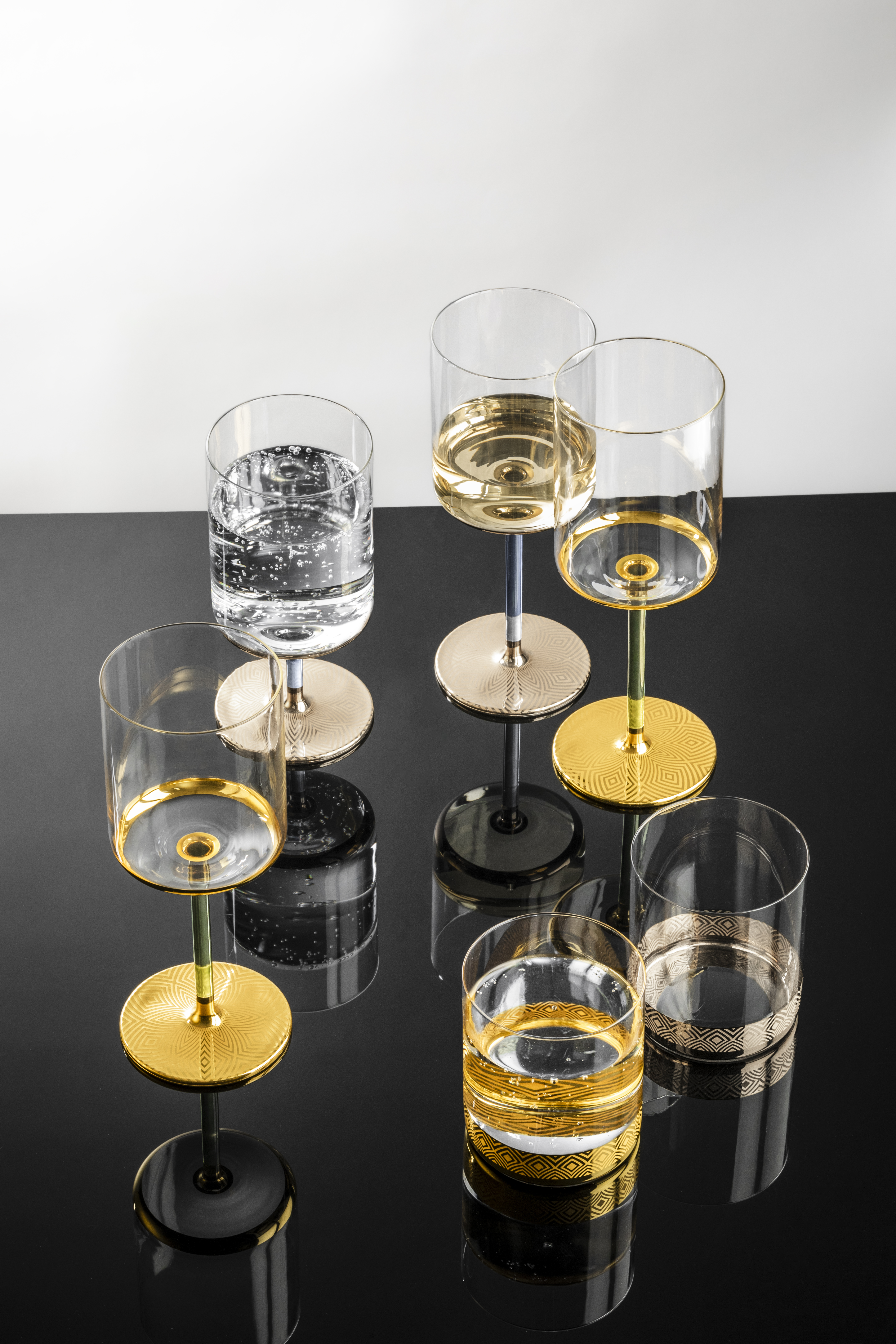 Various glasses from the Adeline series in gold and platinum