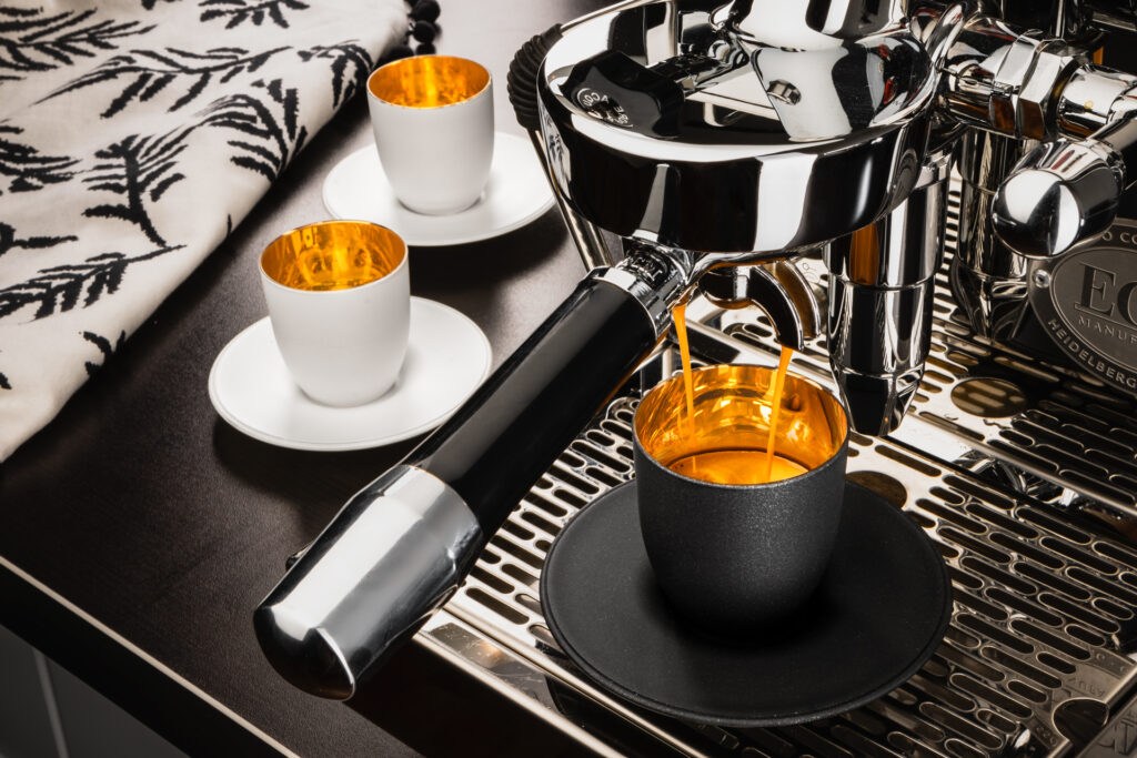 Cosmo Espresso Tassen mit Stein Haptik und echtem 24-karätigem Gold